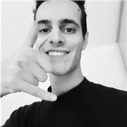 Studente specializzando in biologia marina e laureato in scienze biologiche, con esperienza come tutor universitario di chimica